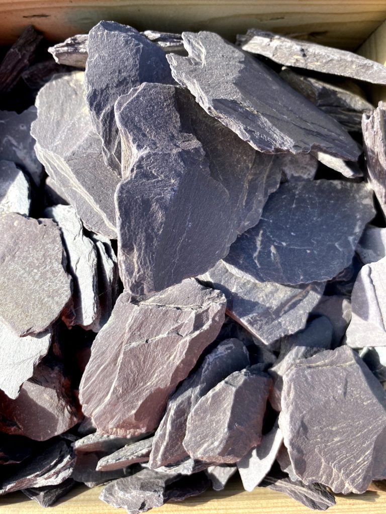 Plum Slate Chippings - 20mm